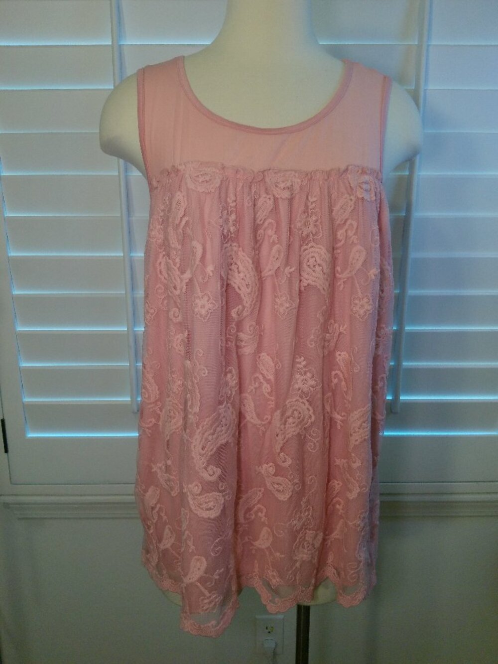 Floral Embroidery Sleeveless Pink Blouse By Ember Size XL
